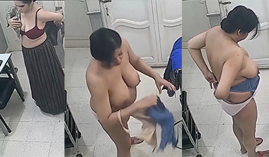 Shy Bhabhi On Parlor – Changing Clothes Captured CCTV Clips